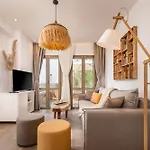 My νeighbor Totoro-sunset & Sea View-private Pool Apartament